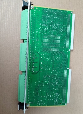 IOC4T 200-560-000-114 La scheda I/O funge da interfaccia di segnale per la protezione delle macchine e il monitoraggio delle condizioni di base