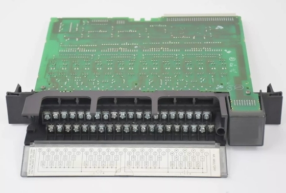 IC697MDL753 Moduli di uscita discreti GE 5/48 Volt DC 0,5 Amp Modulo di uscita a 32 punti di logica negativa