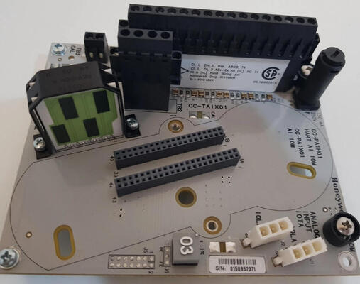 Modulo di ingresso analogico a basso livello Honeywell CC-TAIM01 con 64 ingressi completamente isolati per termocoppie e termoresistenze (da -40°C a +70°C)