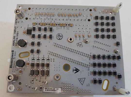 Modulo di ingresso analogico a basso livello Honeywell CC-TAIM01 con 64 ingressi completamente isolati per termocoppie e termoresistenze (da -40°C a +70°C)