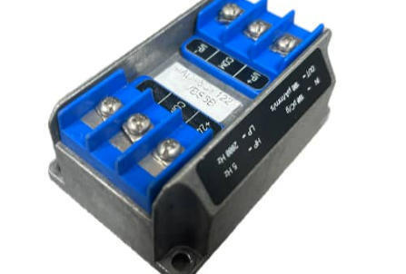IPC704 244-704-000-042 A1-B03-C100-D100-E5-F2000-G0-H0-I0 Condizionatore di segnale di carica piezoelettrica per la misurazione della velocità di vibrazione del corpo del cuscinetto