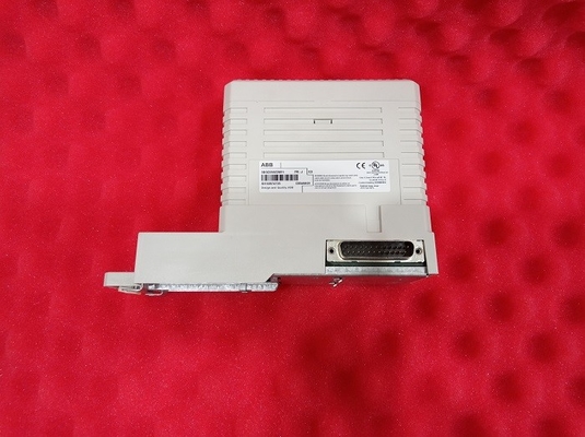 DCS 3BSE030220R1 dell'ingresso/uscita dell'interfaccia dello SpA AC800M Hardware PROFIBUS-DP/V1 di CI854AK01 ABB
