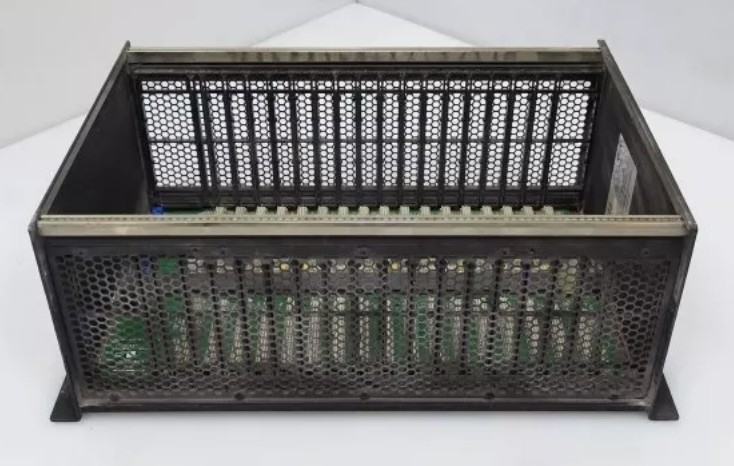 IC698CHS017 GE PACSystems RX7i Racks 17 Slot Front And Rear Mount Configurazioni CPU e I/O