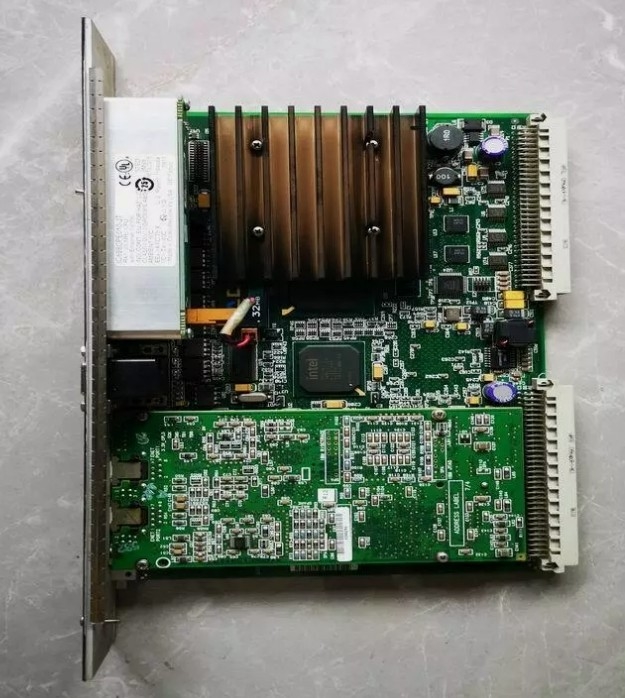 IC698CPE010 Unità centrale di elaborazione della GE CPU comunica con I/O e moduli di opzione intelligente Microprocessore Celeron 300MHz