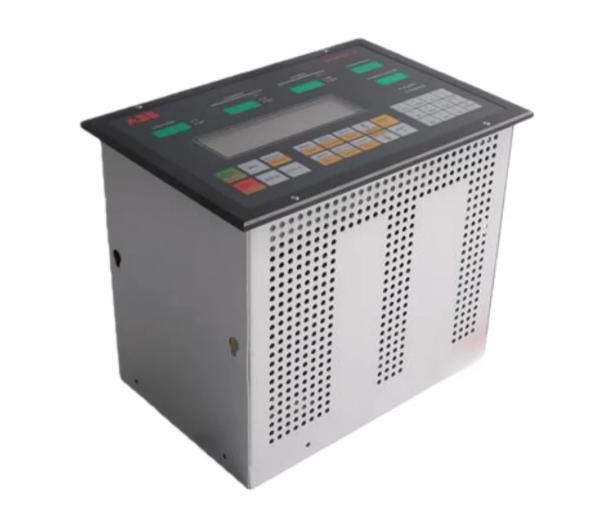CMA120 3DDE300400 ABB Unità di pannello di controllo di base con interruttore scorrevole a 3 posizioni 8 ingressi digitali e 4 ingressi analogici